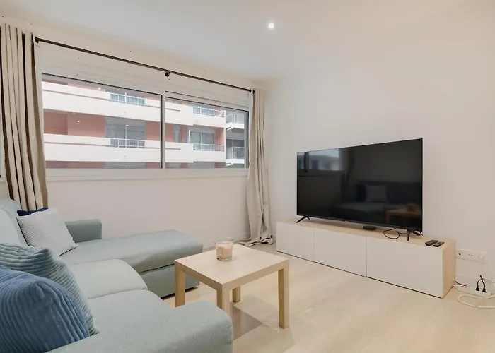 Newly Renovated Charming Downtown Apartment