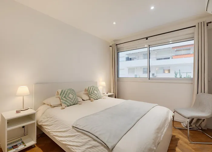 Newly Renovated Charming Downtown Apartment