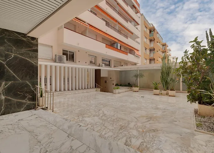 Newly Renovated Charming Downtown Apartment