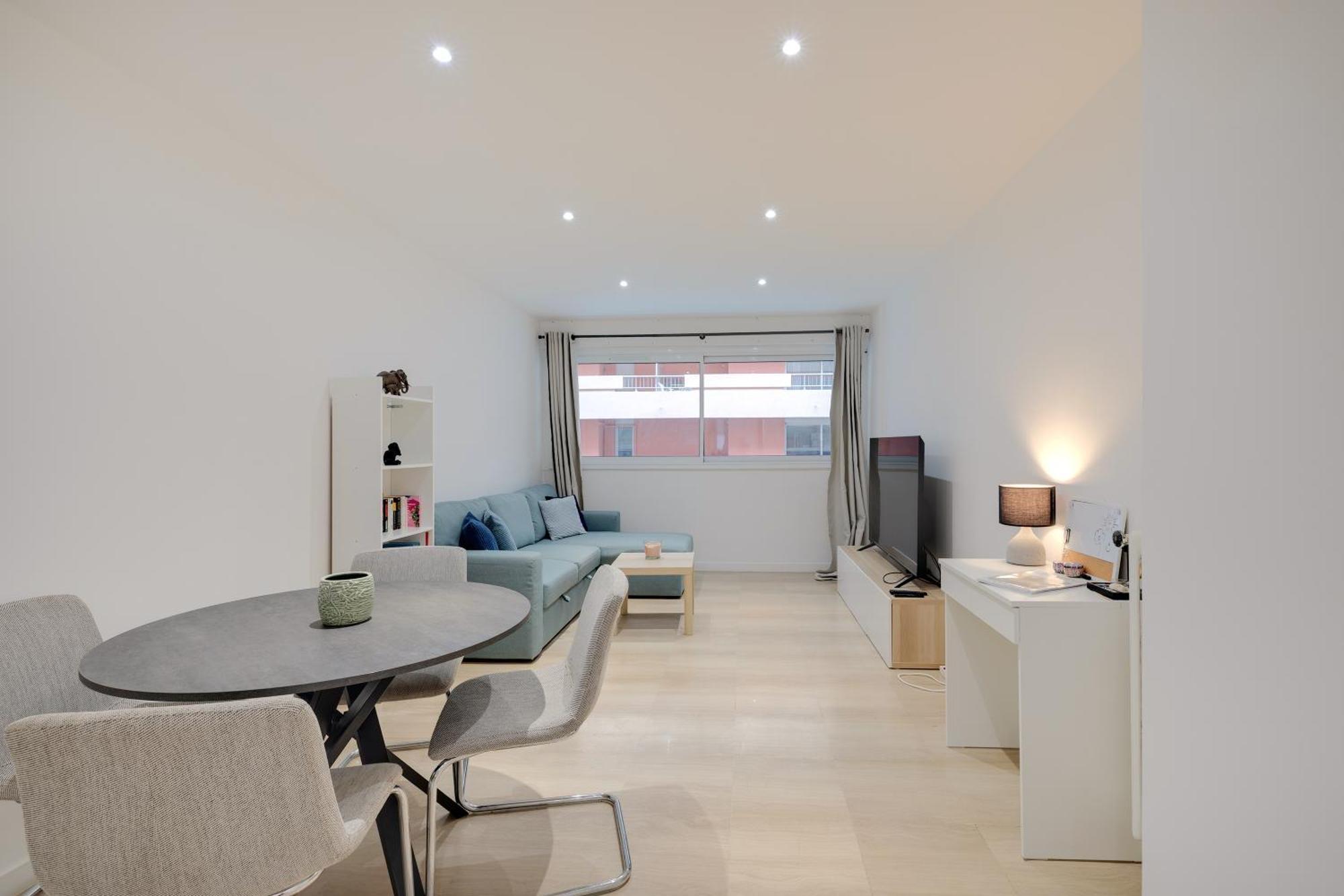 Newly Renovated Charming Downtown