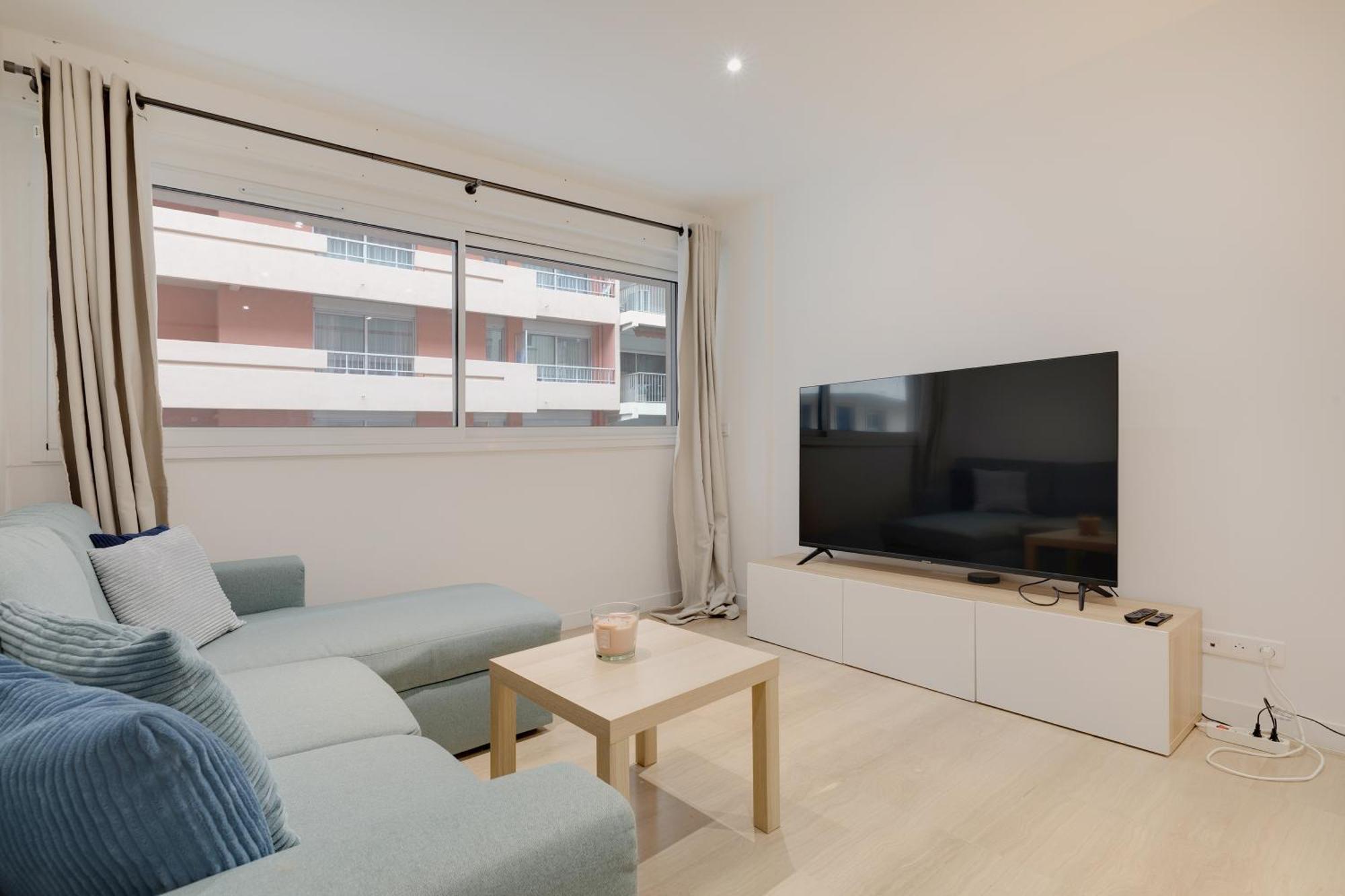 Newly Renovated Charming Downtown *
