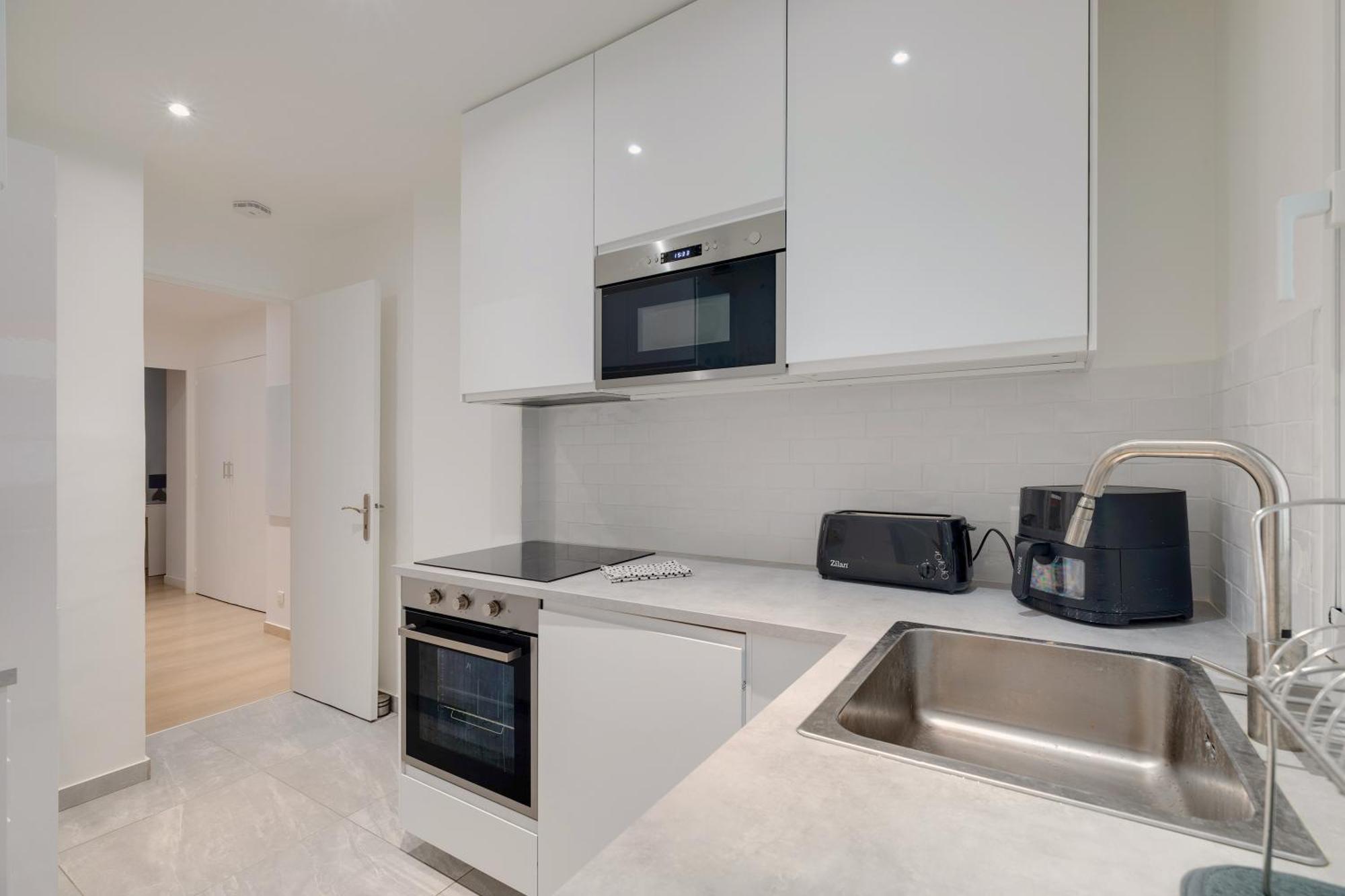 Newly Renovated Charming Downtown Appartement *
